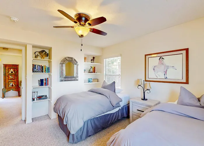 Closson Charmer Apt 2 Santa Fe