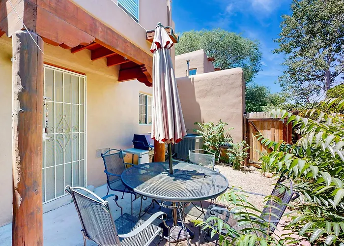 Closson Charmer Apt 2 Santa Fe