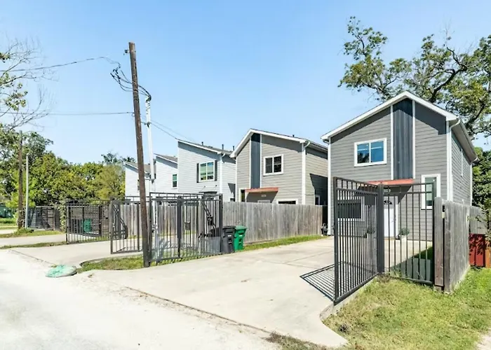 Centrally Located Pet Friendly 3 Bedroom Haven Houston
