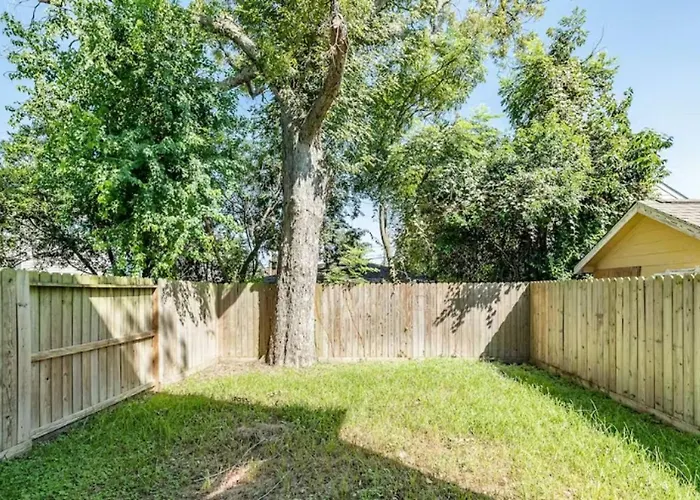 Centrally Located Pet Friendly 3 Bedroom Haven Houston