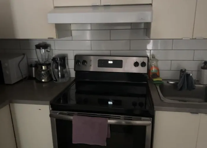 Spacious Basement Apartment Montréal