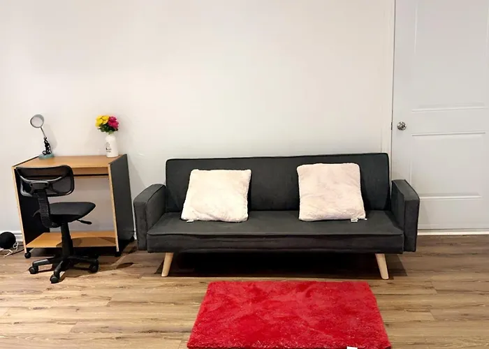 Spacious Basement Apartment Montréal