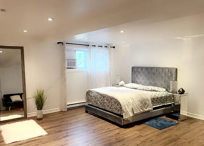 Spacious Basement Apartment Montréal