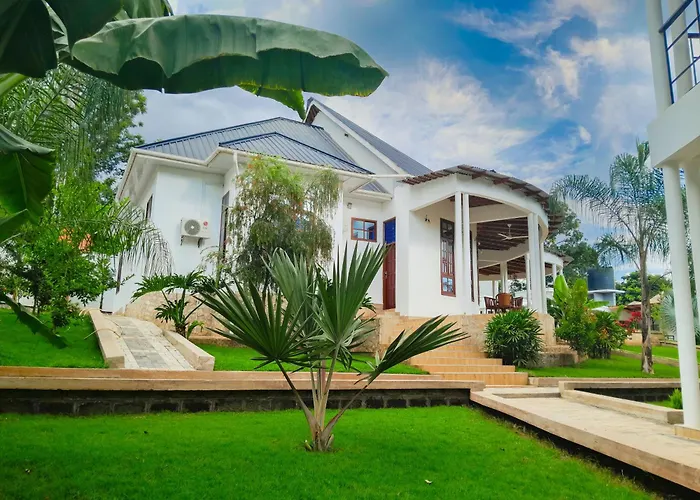 Hellen'S Riverside Villas Moshi