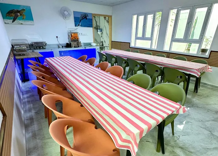 Private Rooms In Shared Beach Chalet - 1 Ras al Hadd