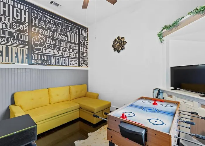 Villa 3 Bdr 2 Bth Downtown San Antonio Free Parking At The Alamodome