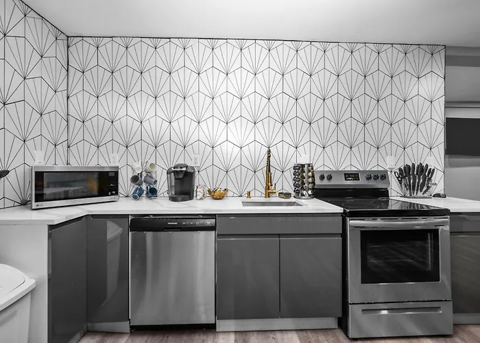 Modern 2Br City Center Getaway With Free Park Houston