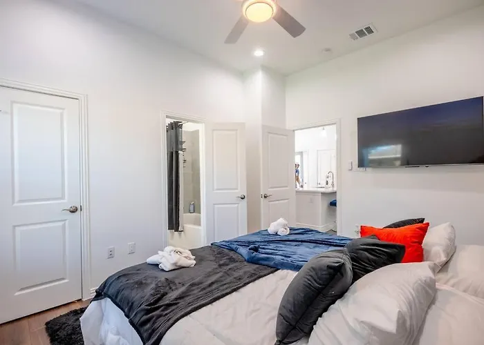 2 Houses For Large Groups Near Nrg, Toyota Stadiums Houston