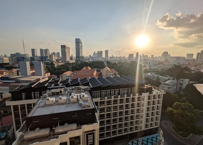 Claudio Homestay - 11Th Floor - City Views - 55 Uhd Tv Phnom Penh
