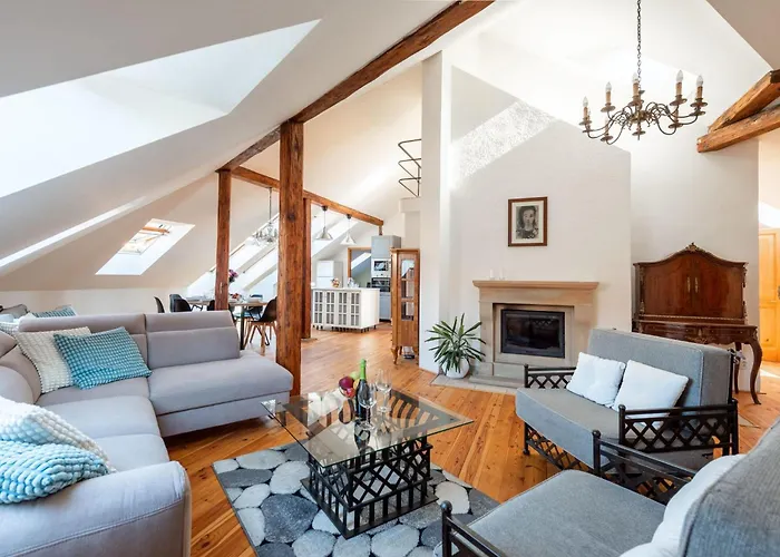 Stylish 2-Level Apartment Near The National Theatre Prag