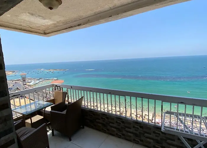 شقة بميامي علي البحر بجوار جملة ماركت الطابق 13 Alexandria