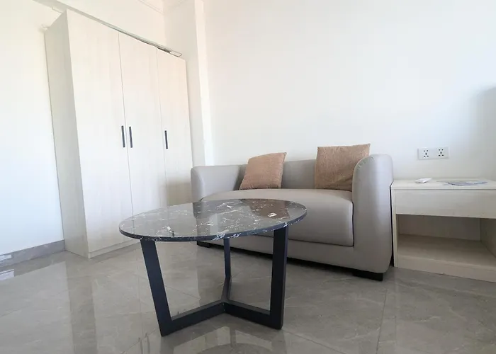 Claudio Homestay - 11Th Floor - City Views - 55 Uhd Tv Phnom Penh
