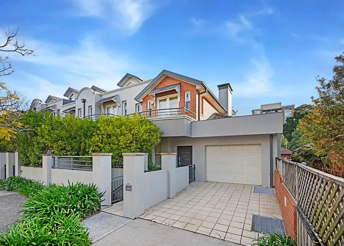 Family 3Br 2-Level Home At Central Chatswood Sydney