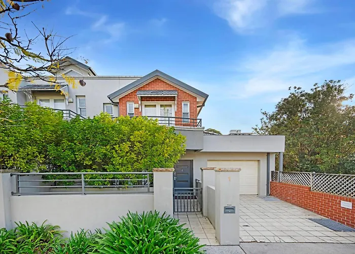 Family 3Br 2-Level Home At Central Chatswood Sydney