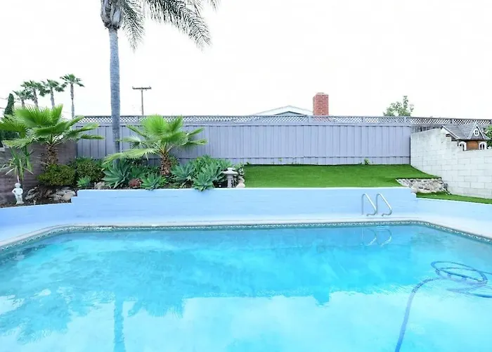 Sunny San Diego, Entire Home, Pool, Free Parking, Bbq, Pets Allowed, Family Neighborhood!