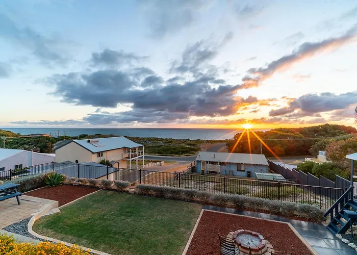 Ocean View Retreat - Best View In Town Guilderton