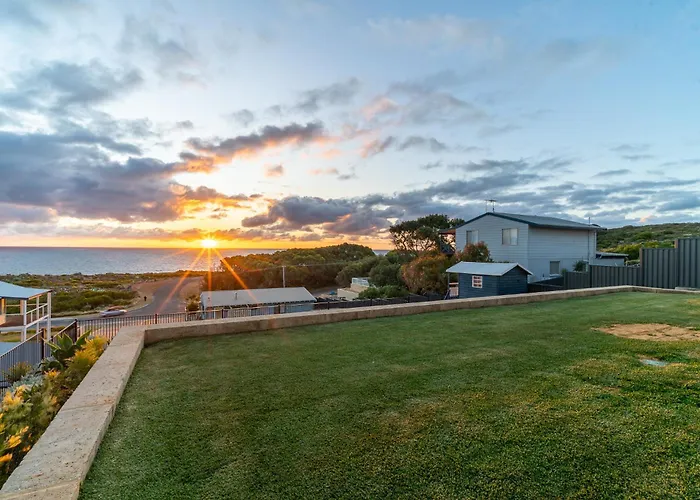 Ocean View Retreat - Best View In Town Guilderton