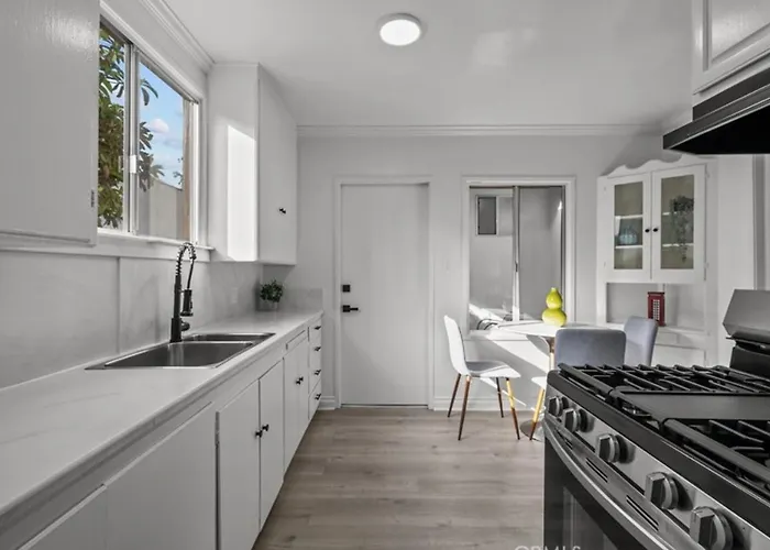 Modern 2-Bedroom In Santa Moinca Area Close To Ucla Los Angeles