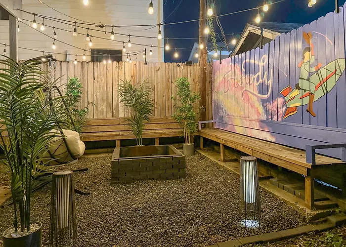 Villa Casa Hosum - 7 Mins Downtown Sleeps 9 King Bed Fenced Yard Houston