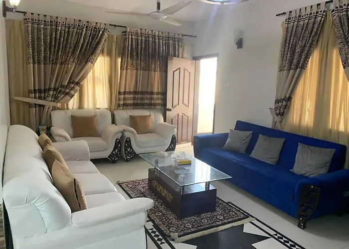 Homey Vibes Residences Karatschi