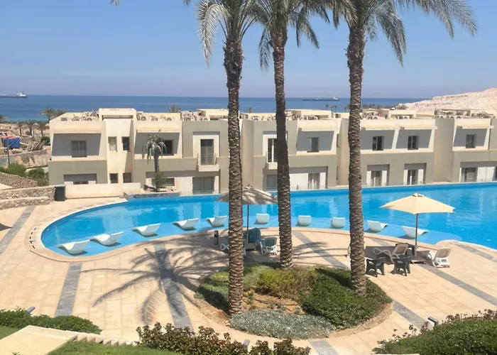 2 Bedroom Chalet With Sea View Ain Suchna