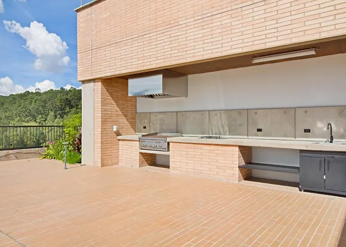 Apartamento Exclusivo, Edificio Moderno, Gran Balcon Y Linda Vista Medellín