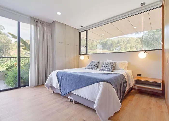 Apartamento Exclusivo, Edificio Moderno, Gran Balcon Y Linda Vista Medellín