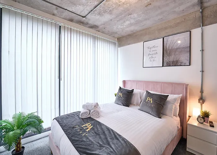 Ferienwohnung The Warrington Hideaway - Pluxa Rose Gray