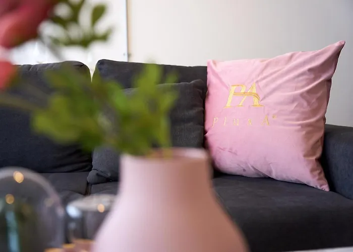 Ferienwohnung The Warrington Hideaway - Pluxa Rose Gray