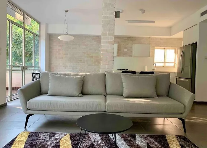 Renovated Penthouse Near Hayarkon Park - 3 Bedroom Tel Aviv-Jaffa