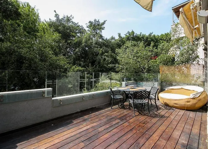 Renovated Penthouse Near Hayarkon Park - 3 Bedroom Tel Aviv-Jaffa