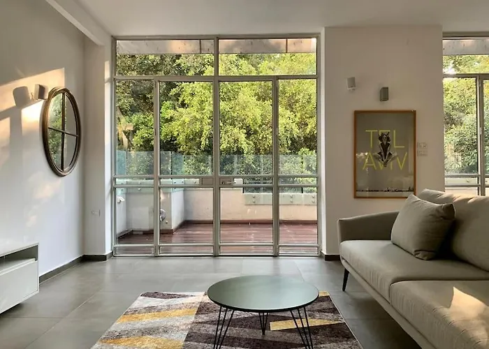 Renovated Penthouse Near Hayarkon Park - 3 Bedroom Tel Aviv-Jaffa