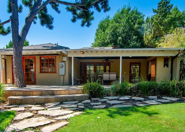3-Bedroom Sherman Oaks House Near Universal Studios Los Angeles