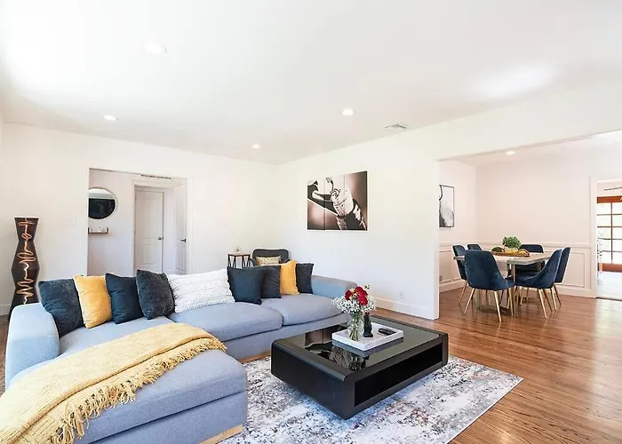 3-Bedroom Sherman Oaks House Near Universal Studios Los Angeles