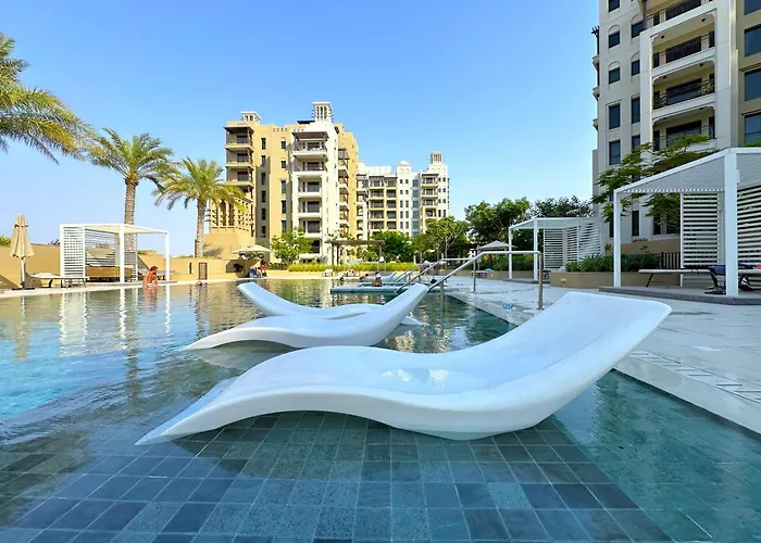 Megaluxury Flat Resort, Amazing Pool, Burj Direct View Dubai