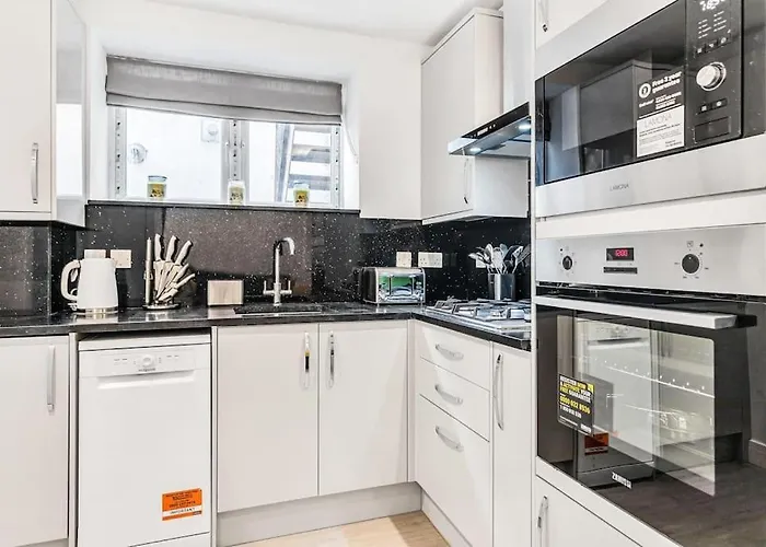 Luxstay Holland Park Apartment With Ac London