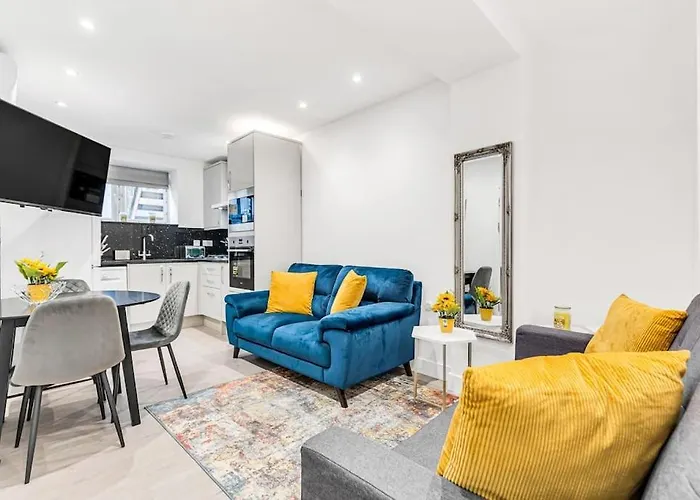 Luxstay Holland Park Apartment With Ac London