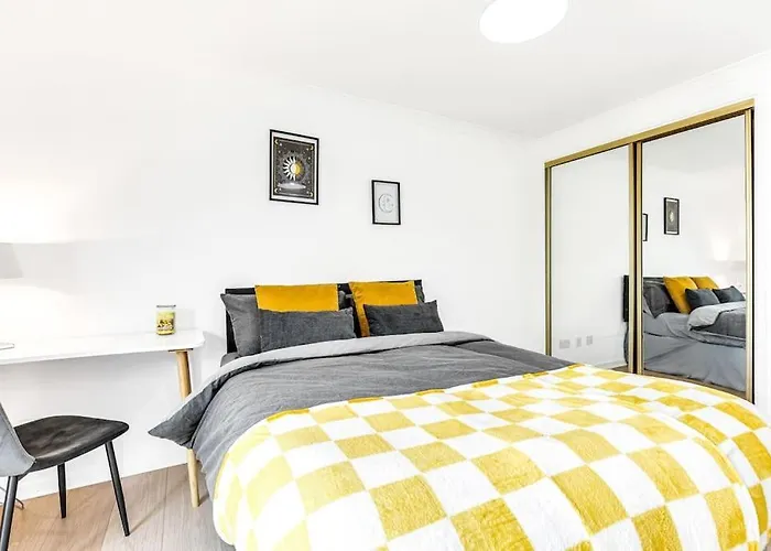 Luxaway Apartment In Earls Court - Sleeps Up To 10 London
