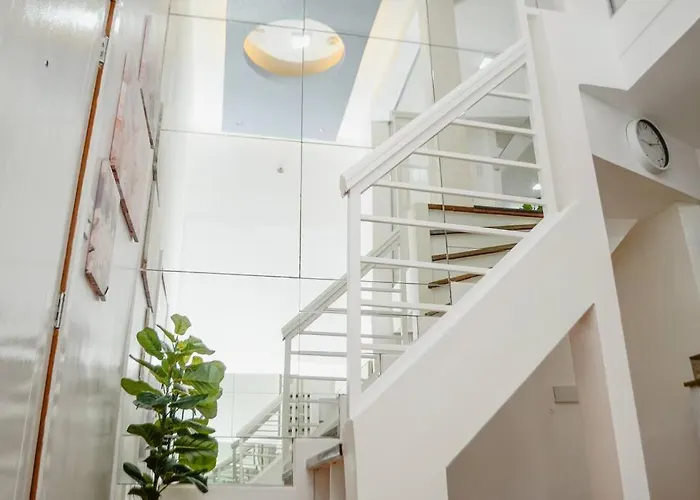 Metro Stay - Prime Spot Near Malls & Major Cities Manila