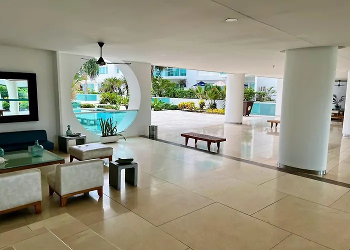 Exclusivo Edificio Con Piscina En Primera Linea De Playa Cartagena 