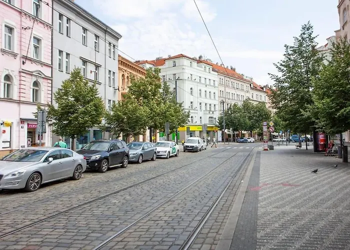 Ferienwohnung Blueground - Vrsovice, Furnished Prag