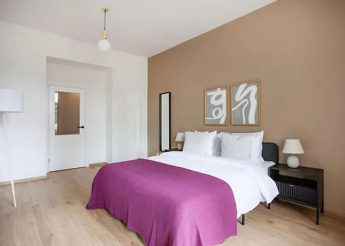 Ferienwohnung Blueground - Vrsovice, Furnished Prag