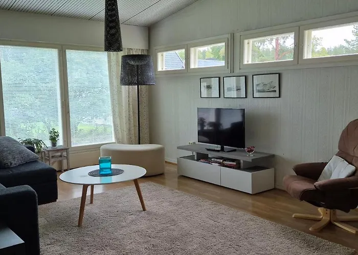 House With2 Bedroom, Bath, Sauna, And Big Yard Hyvinkää