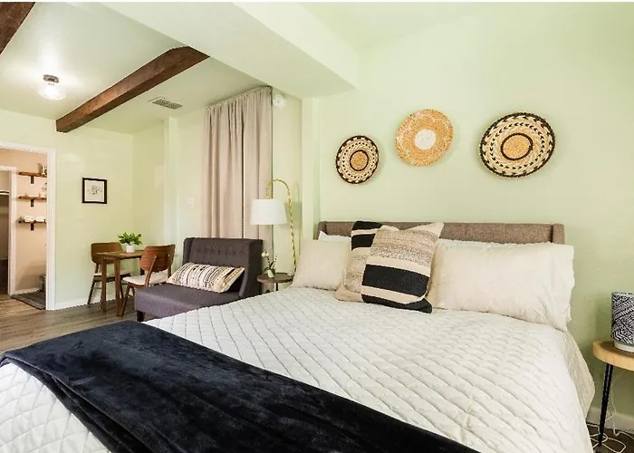 Hotel Conveniently Located San Antonio Getaway