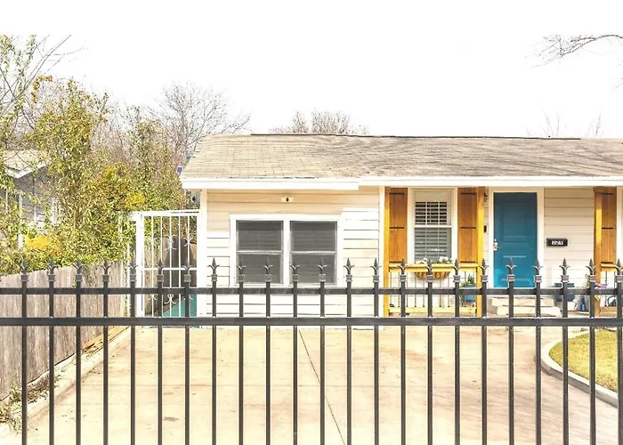 Hotel Conveniently Located San Antonio Getaway