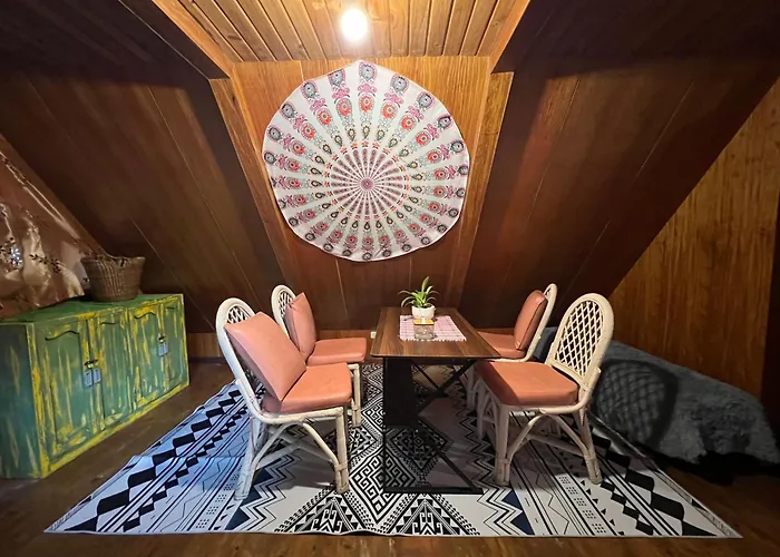 Old Wood Guesthouse Baguio City