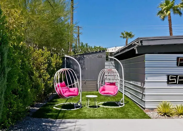 Quintessential Family Palm Springs Salt Pool Spa Casita