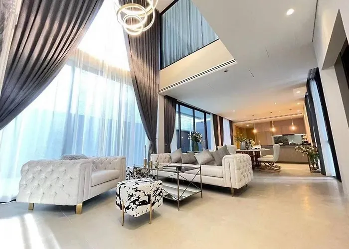 五卧室游泳池别墅 5 Bedrooms Pool Villa Bangkok