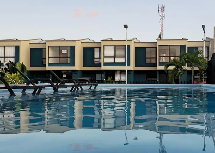 Casa Privada Vacacional A 2M Del Aeropuerto Eden, 20M Del Parque Del Cafe Y Armenia Tiene Piscina, Jacuzzi, Sauna By Molca Xperiences El Edén