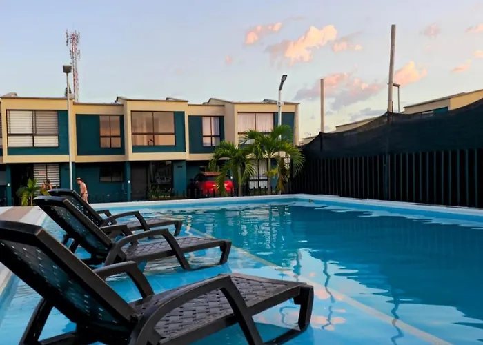 Casa Privada Vacacional A 2M Del Aeropuerto Eden, 20M Del Parque Del Cafe Y Armenia Tiene Piscina, Jacuzzi, Sauna By Molca Xperiences El Edén